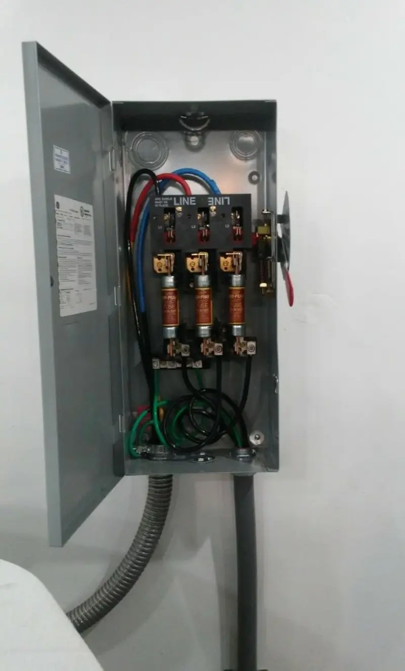 Three-phase disconnect switch installed for Smoke Detector Installation in Crystal City